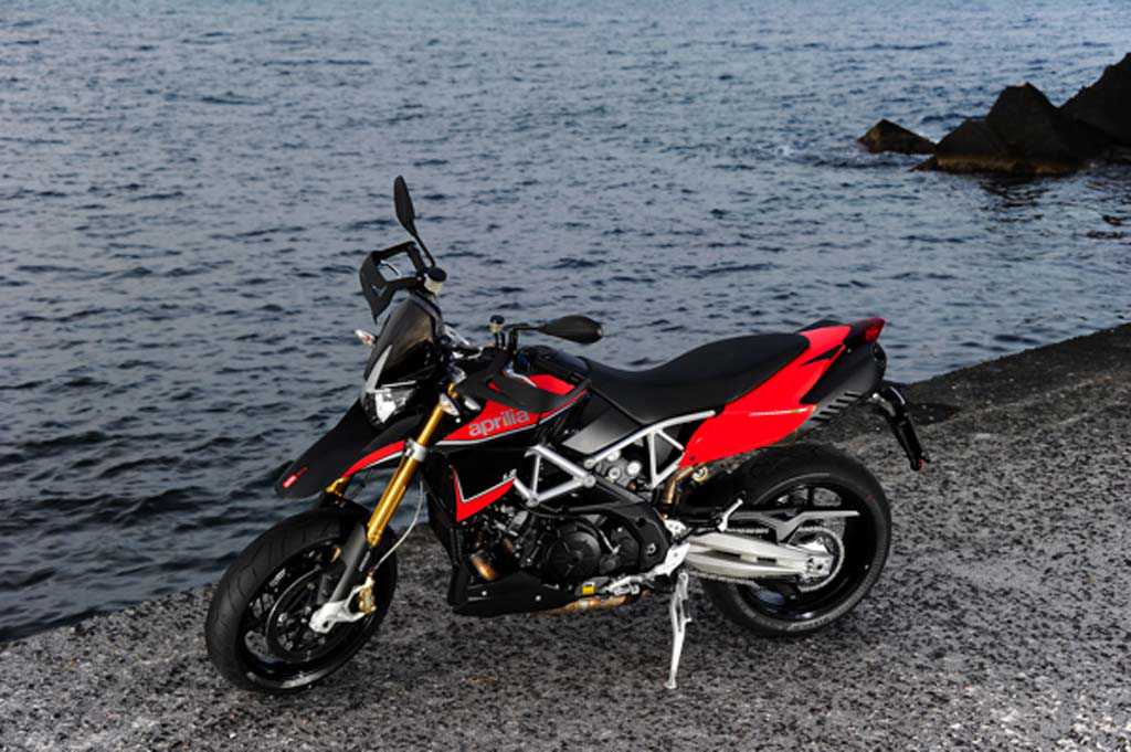 aprilia-dorsoduro-1200-2012-6.jpg