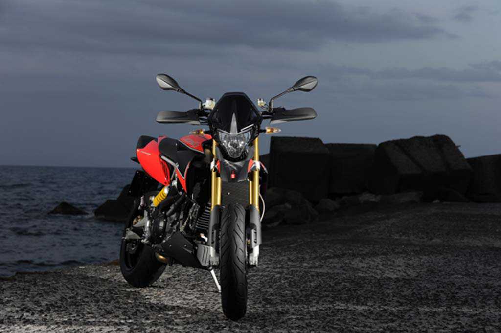 aprilia-dorsoduro-1200-2012-7.jpg